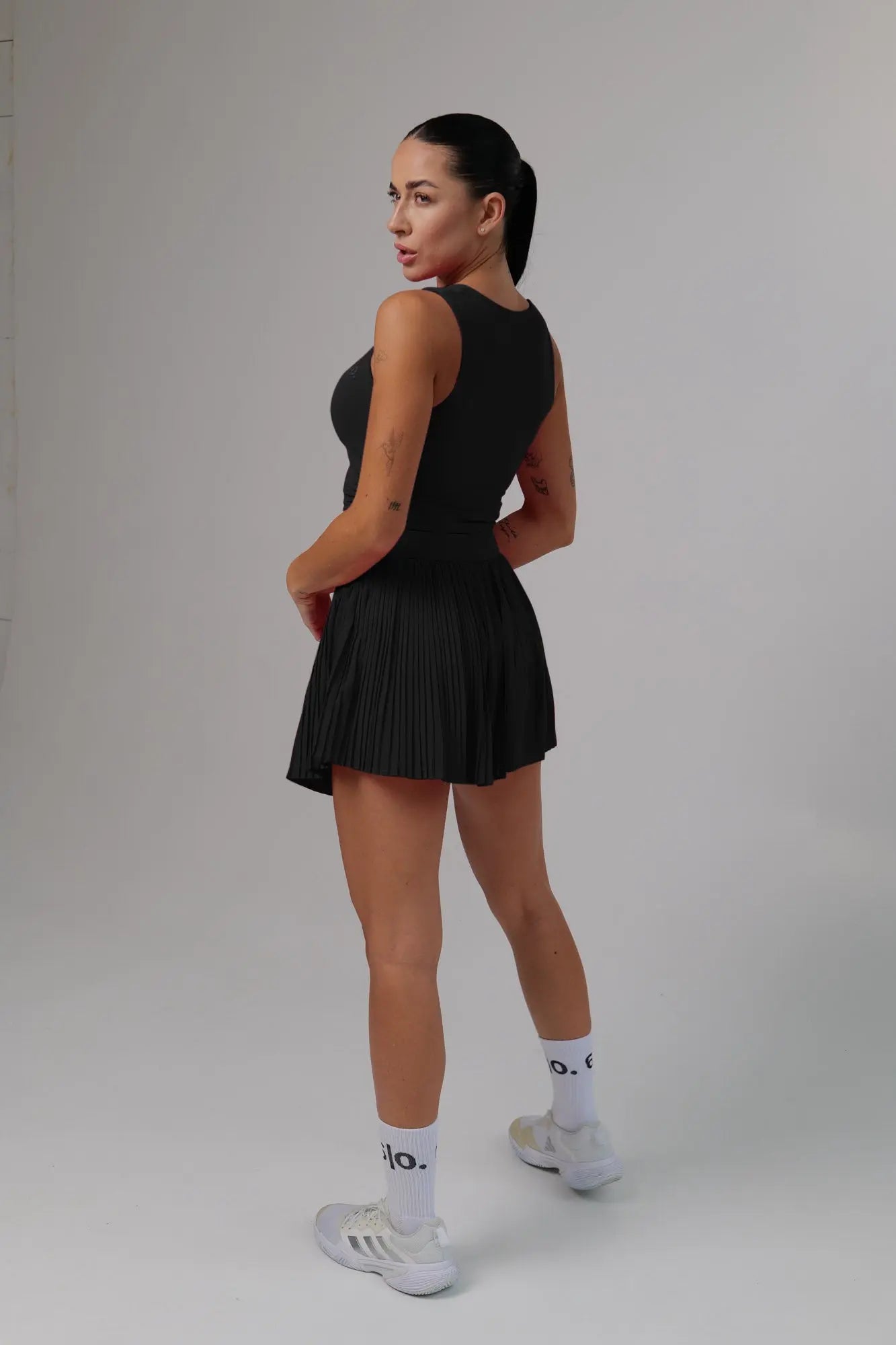 Black color top and pleated skirt set - Six Zero padel